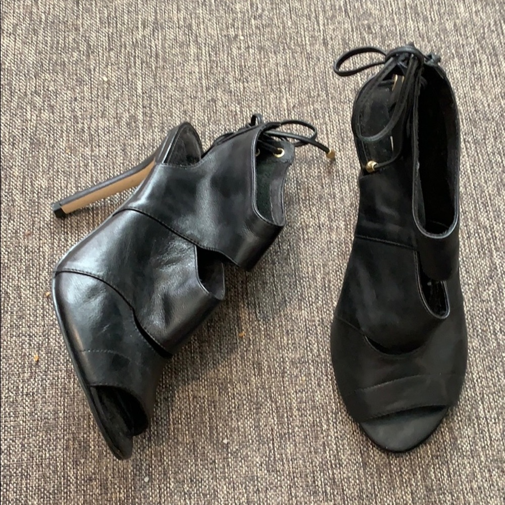 🟢 Guess Black Leather Bootie Peep Toe Shoes Heels